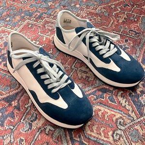 Clark’s like new vintage style sneakers